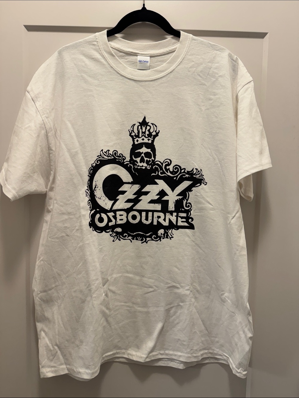 🆕 Gildan Branch Tee with Black Ozzy Osbourne Graphic. XL. NWOT!🔥